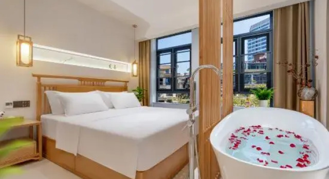 Люкс Deluxe Fenghuang Lanyue Holiday Homestay