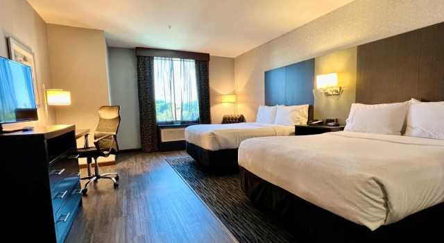 Четырёхместный номер Standard Holiday Inn Carlsbad by IHG