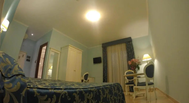 Полулюкс Hotel Aquila