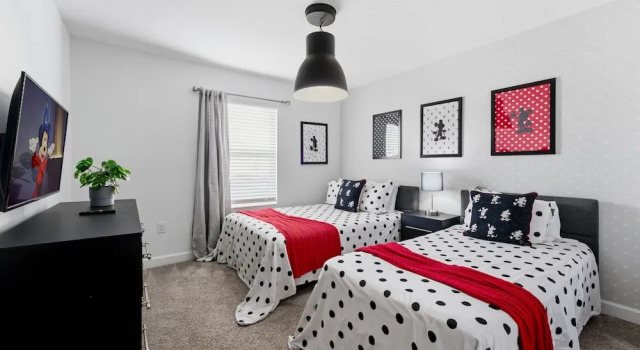 Chic 4BR Disney Retreat With Pool, Mickey Rooms, Rezerwuj Willa Kissimmee Kissimmee