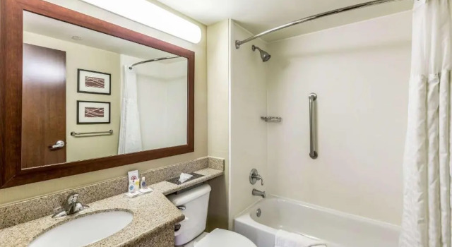 Номер Superior Comfort Inn Medford-Long Island