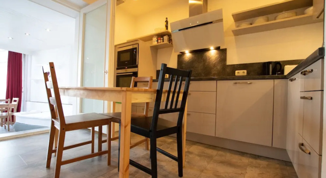 Апартаменты Business с 3 комнатами с видом на сад Lovely City House