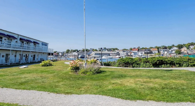 Четырёхместный номер Standard с видом на гавань Boothbay Harbor Inn