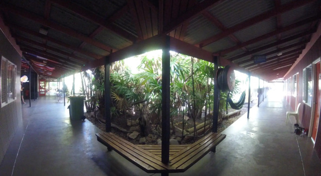 Кровать в общем номере Cable Beach Backpackers