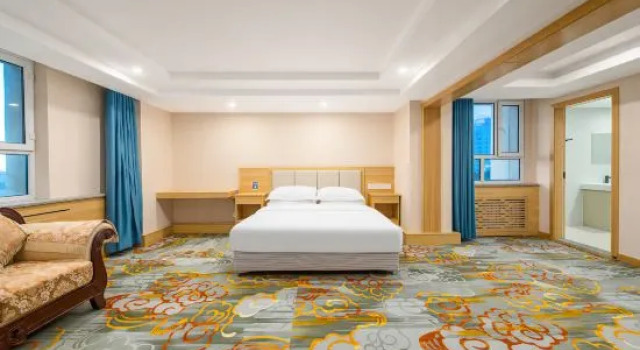 Yuansu Senmu Hotel (Kuytun Railway Station Yima Lane Tourism and Culture Block), Prenota Hotel Kuytun Xinjiang