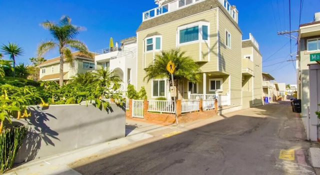 Little Pearl 2 Bedrooms 1 Bathroom Condo