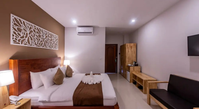 Double S Hotel, Забронировать Отель Отели Баттамбанга 3 звезды, рядом с Phare Ponleu Selpak, 3*