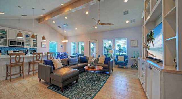 Mustang Royale by Avantstay Port A Beachside Oasis Pond Views + Pool + Boardwalk Access, Rezerwuj Dom wakacyjny Hotele w Houston z parkingiem, Parking