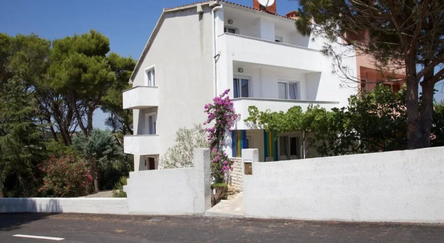 Holiday Home Pineta, Rezerwuj Hotel Valbonasa Istria