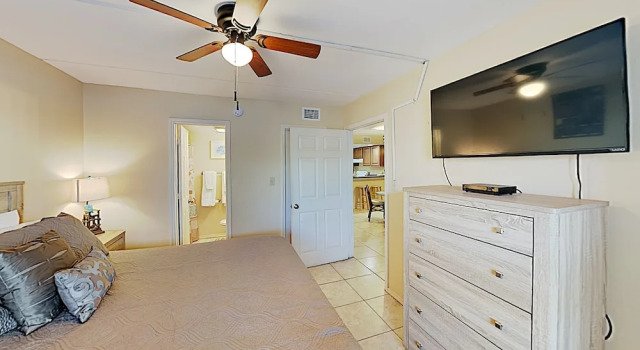 New Listing! All-suite - Pool, Walk To Waves 2 Bedroom Condo, Buchen Sie Ferienwohnung Hotels in Padre Island mit Pool, Schwimmbad