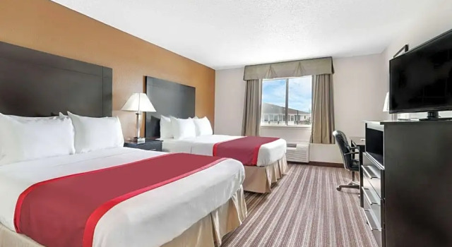 Четырёхместный люкс c 1 комнатой Days Inn & Suites by Wyndham Dallas
