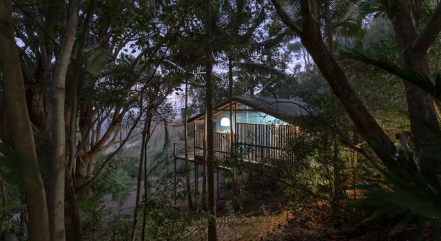 Коттедж c 1 комнатой с балконом Treetops Seaview Montville