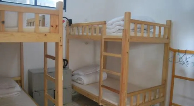 Кровать в общем номере Gospel Hostel