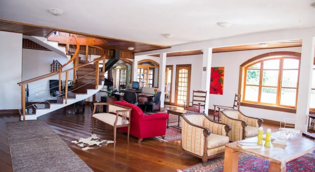 Hotel Fazenda Saint Claire, Забронировать Отель Кампус-ду-Жордан Mantiqueira Mountains, рядом с Ботанический сад Амантикир
