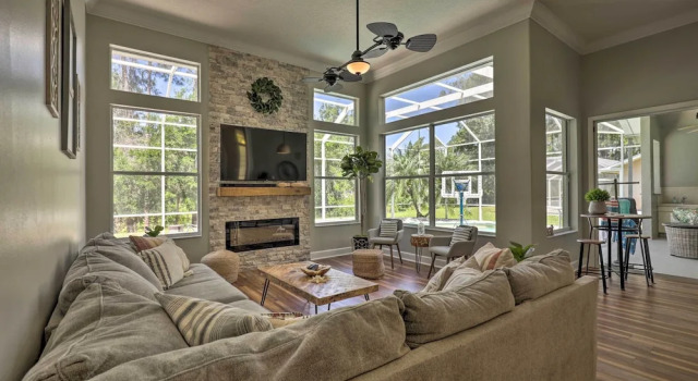Upscale Palm Coast Home w/ Pool: 7 Mi to Beaches!, Забронировать Дом для отпуска Коттеджи Палм-Кост, Коттедж