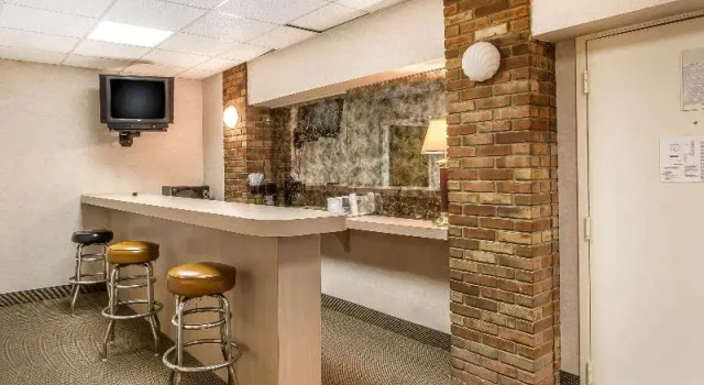 Люкс Rodeway Inn Sandusky North