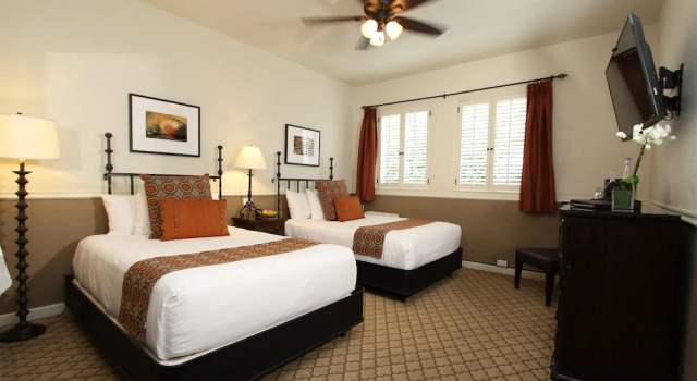 Четырёхместный номер Standard Cypress Inn Carmel-by-the-Sea