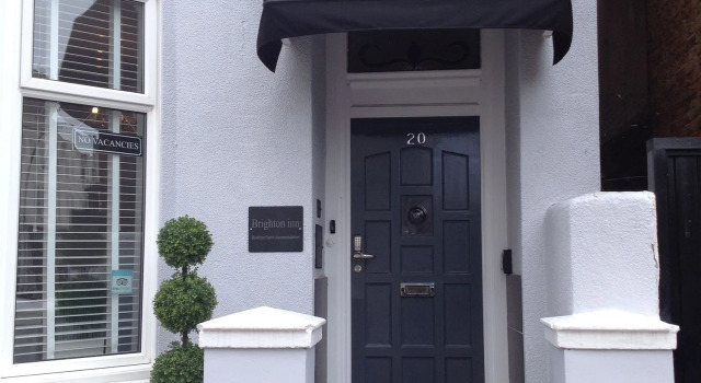 Brighton Inn Boutique Guest Accommodation, Забронировать Гостевой дом Отели Брайтон-энд-Хов с парковкой, Парковка