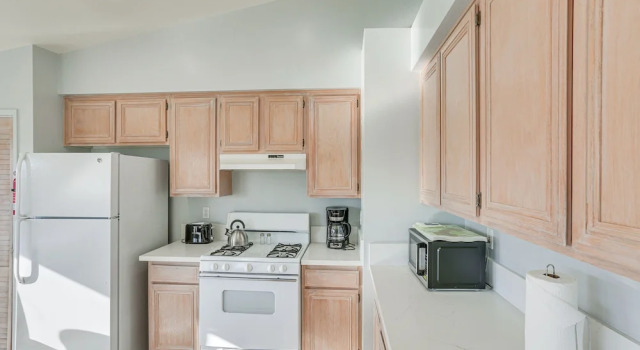 Коттедж Victorville Home w/ Fenced Backyard + Patio!