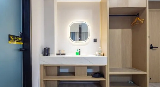 Люкс Mishe Light Enjoy Hotel (Yichang Zhongnan Xingfa Square Three Gorges Vocational College)