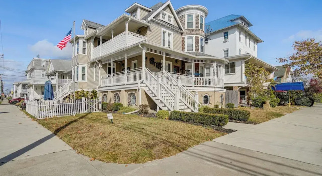 Steps to Beach: Couple's Retreat in Ocean City!
