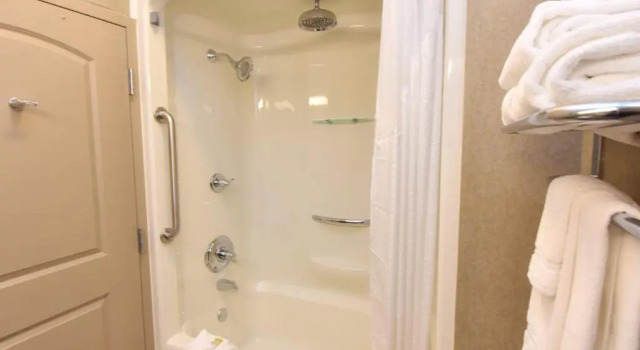 Run of House Holiday Inn Express and Suites Springfield Medical District by IHG