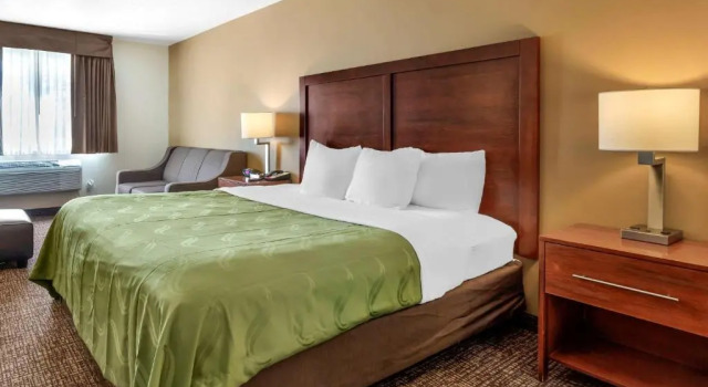 Люкс Superior Quality Inn Logan near University