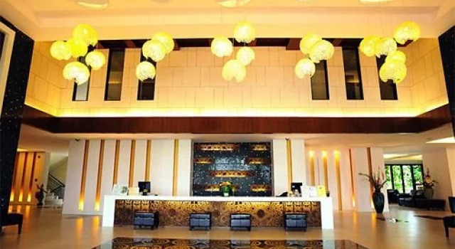 White Peach Hotel, Забронировать Отель Карон Бич остров Пхукет