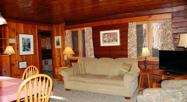 RedAwning Cabin #8 Nugents Nest