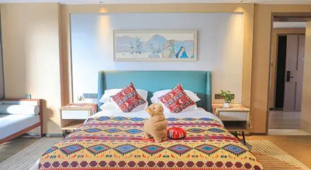 Люкс с 2 комнатами Xinjiang Plaza Holiday Hotel
