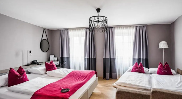 Четырёхместный номер Superior Altstadthotel Weisse Taube