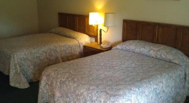 Roaring Brook Ranch and Resort, Buchen Sie Resort Hotels in New York State mit Pool, Schwimmbad