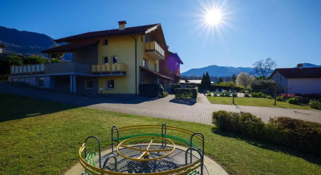 Residence Girasole Casa Gialla, Book Hotel Hotels in Como with a Pool, Swimming Pool
