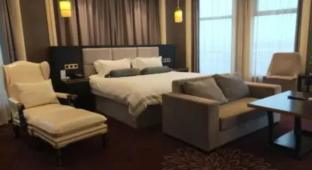 Люкс Deluxe Hangzhou Fuyang Blue Diamond International Castle Hotel