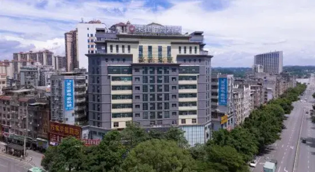 Lai Wang Fashion Hotel, Prenota Hotel Hotel a Wuzhou con parcheggio, Parcheggio