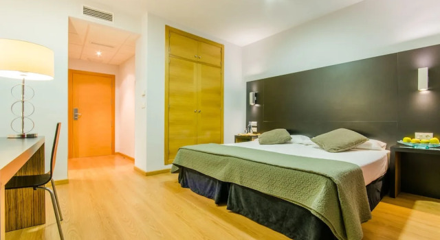 Hotel YIT Alcover, Забронировать Отель Отели Гранады с парковкой, рядом с Парк Фредерико Гарсия Лорки, Парковка
