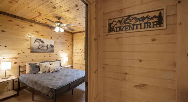 Creekside Casita Pet Friendly Unit With Wood Fireplace by Redawning, Boek Hotel Broken Bow Oklahoma