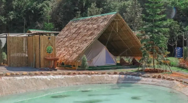 Тент с видом на озеро Yellowstone Camps Resort Khao Yai
