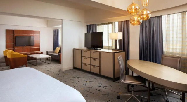 Двухместный люкс Sheraton Gateway Los Angeles Hotel