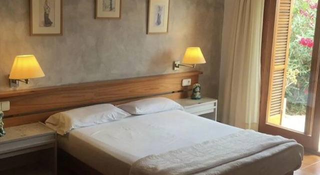 Tranquil Villa in Ibiza with Swimming Pool, Rezerwuj Willa Hotele w Majorka z parkingiem, Parking