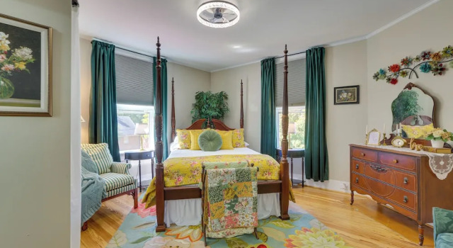 Коттедж Danville Retreat w/ Hot Tub & Cozy Fireplace!