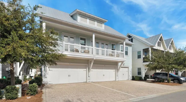Modern Comfort + Resort Style Pool: Perfect Prominence Location for 10, Boek Resort Seacrest Florida