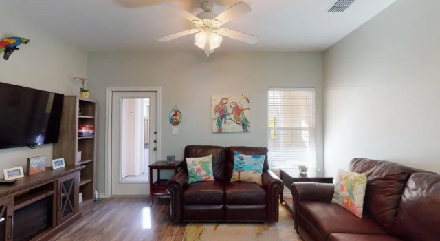 BC202 Funky Parrot, Heated Saltwater Pool, Short Walk to Beach, Gameroom, Забронировать Отель Отели Mustang Island с бассейном, Бассейн