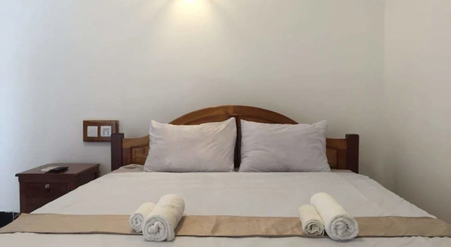 Mongkul Thmey Guest House, Prenota Affittacamere Neak Loeung 