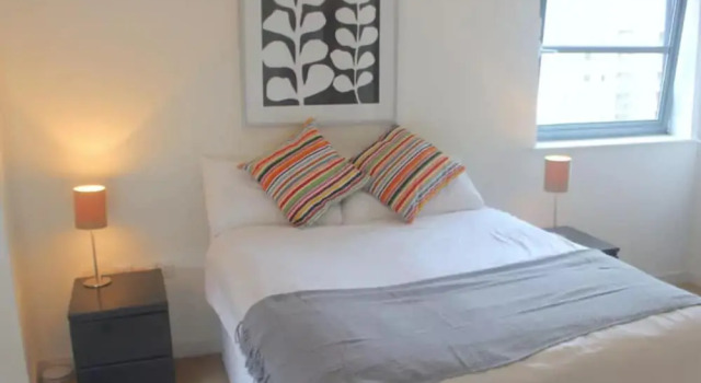 2 Bedroom Flat In Limehouse, Забронировать Отель Отели Большого Лондона с парковкой, Парковка