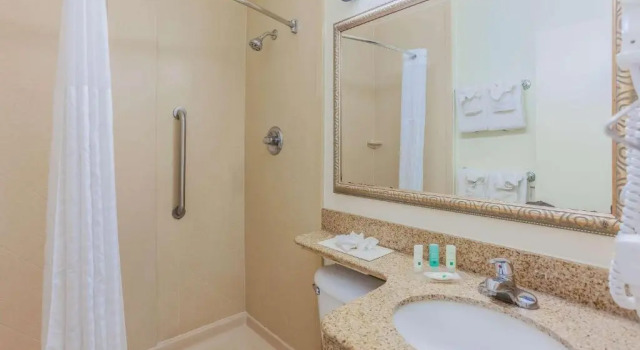 Четырёхместный номер Standard с видом на улицу Beachside Hotel & Suites Cocoa Beach - Port Canaveral
