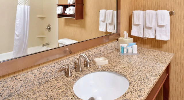 Четырёхместный номер Standard Country Inn & Suites by Radisson, Idaho Falls at the Mall