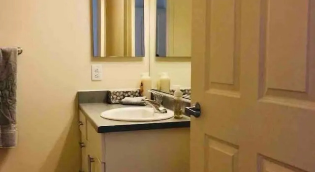 Апартаменты Standard Escape at Eastside Condo and Townhomes