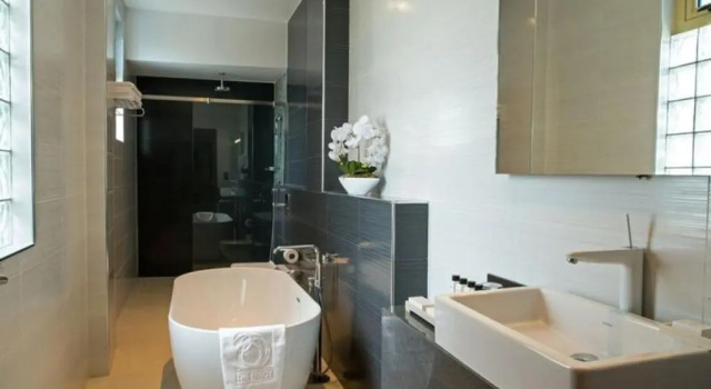 Полулюкс The Envoy Hotel Abuja
