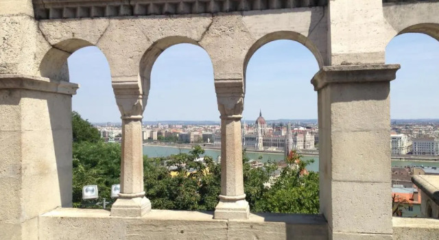 Студия Chain Bridge Studio Apartment